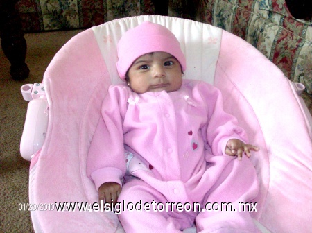Mi nena Antonella Scarlett mañana cumple ya 2 meses fotografía enviada por Antonia.