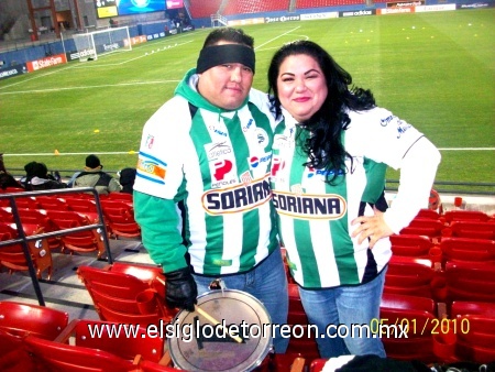 Apoyando al Santos Laguna en el Estadio Pizza Hut Park en Frisco, Tx. 05 de Enero 2010.