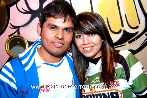 09022010 Juan Ramón González y Mayra Hernández.