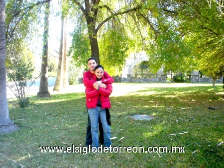 Aquiles y Claudia en Parras de la Fuente, Coah. Enero 2010, fotografía enviada por Claudia.