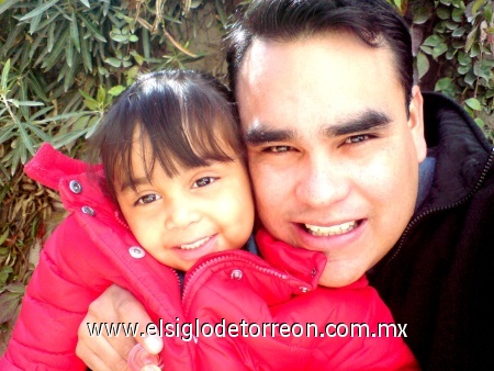 Víctor Ramírez y Michelle Ramírez Torreon, Coah. Diciembre 2007 fotografía enviada por Víctor Ramírez.