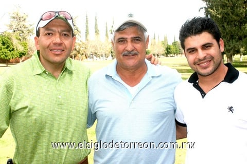 10022010 Sonrientes. Miguel, Miguel y Christian.