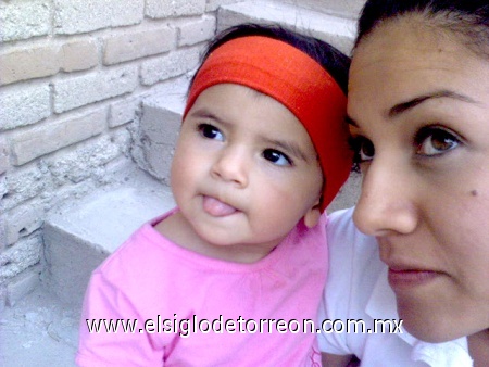 Gaby y la pequeña Danna.