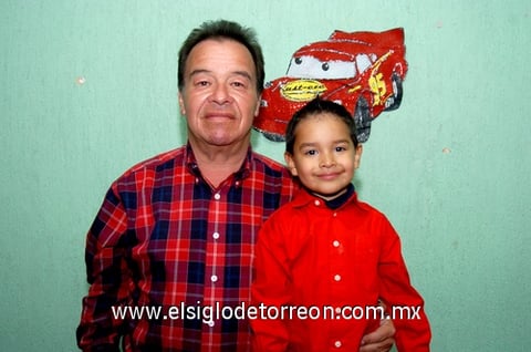 13022010 Leonardo Medina García el día de su fiesta de cinco años junto a Roberto Medina Rico.