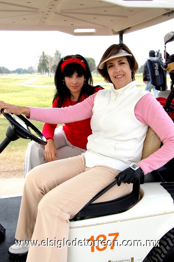13022010 Por la amistad. Blanca Contreras y Cristy Fernández participaron en el Torneo de la Amistad.