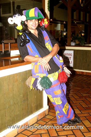 13022010 Se divierte. El payaso 'Colorín'.