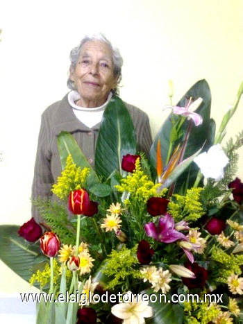 14022010 Doña Rebeca Bernal Gómez celebró sus 90 años de vida con alegre reunión organizada a detalle por sus familiares.