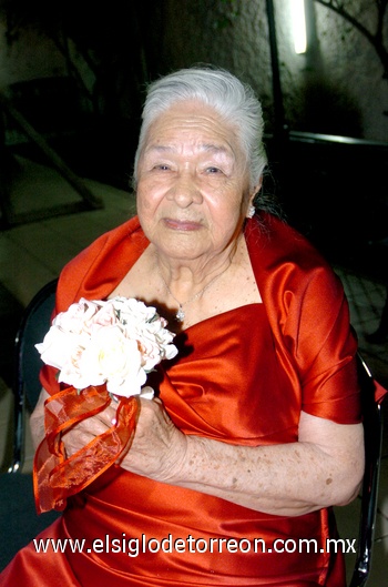 14022010 Juanita Díaz Vda. de Rodríguez lució feliz en su fiesta de 90 años de vida.