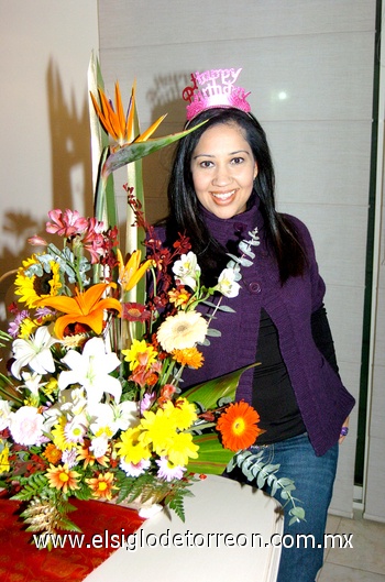 14022010 Vanessa Ávalos Ramírez fue festejada en su cumpleaños.