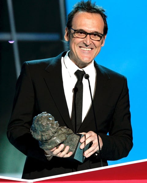 El músico Alberto Iglesias agradece el Goya recibido a la mejor música por su trabajo en la película 'Los abrazos rotos'.