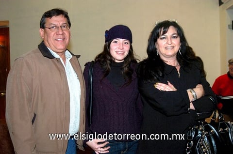 16022010 Salvador Campa, Irma de Campa y Bárbara Campa.