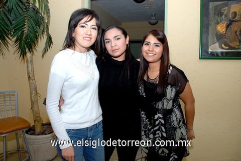 15022010 Luciana Jiménez, Mary Ríos y Alejandra Delgado.