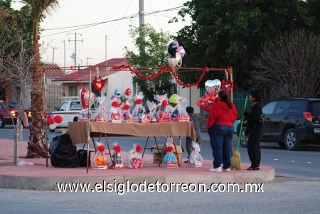 Este 14 de Febrero el comercio de capa caída, enviado por  foto en foto.