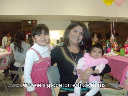 Disfrutando de una fiesta mis hijas y yo en Wichita Kansas, el 13 de febrero enviada por Antonia.