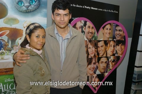 17022010 De estreno estuvieron, Marlén Cervantes y Eddy Moreno que gozaron la película Percy Jackson.