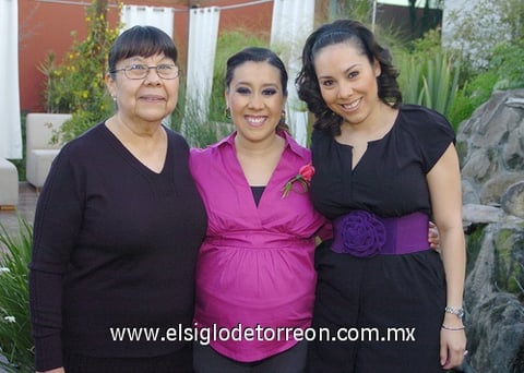 17022010 Tania Posada de Muñiz en la fiesta de canastilla organizada por Hortencia Morales Ochoa y Carol Posada de Ríos.