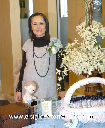 17022010 Claudia Rosales de García espera el nacimiento de su primer bebé.