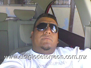 Pues ahí estoy en el carro ,esperando a la dama, enviada por Freddy Martínez.
