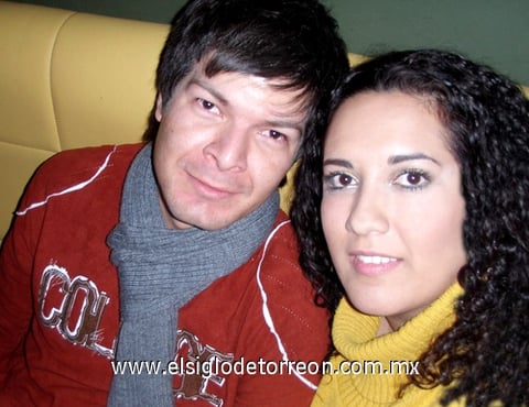 18022010 Daniel y Maya festejando el Día de San Valentín.
