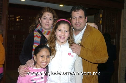 19022010 Aranza, Rudy, Lisa y Tiffany.