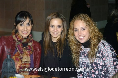 19022010 Amigas. Cristina, Ale y Nely.