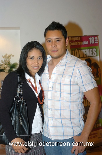21022010 Elizabeth Quiroz, Katerin Quiroz y Martín Guzmán.