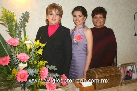21022010 Susana Araceli Pérez Álvarez en su despedida de soltera, organizada por María del Rosario Álvarez de Pérez y Alejandrina Martínez de Palos.