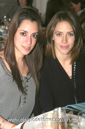 21022010 Amigas. Daniela Natera y Gaby Villarreal.