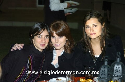 21022010 Asisten. Laura, Lupita y María.