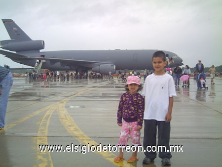 Laguneros en el Show de aviones en Chesterfield Michigan EU, el pasado 16 de Sept. Enviada por jóvenes laguneros.