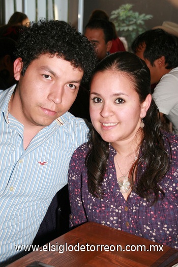 22022010 Maby Martínez y Sergio Arellano.