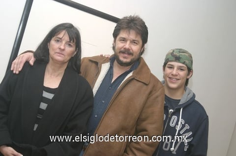 22022010 Familia Siller formada por Adriana, Jesús y Héctor.