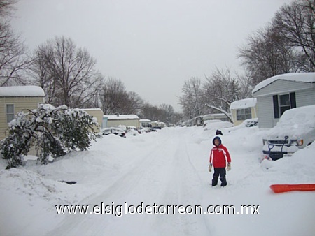 Mi hijo Zachary en la comunidad de Audubon, en Alexandria EU,  en la nevada del 10 de febrero del 2010, enviada por Lauro Villalobos.