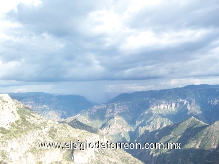 Otra vista de las Barrancas de Cobre Septiembre 2009, enviada por Verónica de la Torre Rosales.
