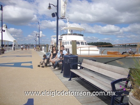 Saludos de la familia Villalobos Castaneda, estamos a la orilla del Rio Potomac a 2 millas de Washington, Dc. foto tomada en verano del 2009, enviada por Laura Villalobos.