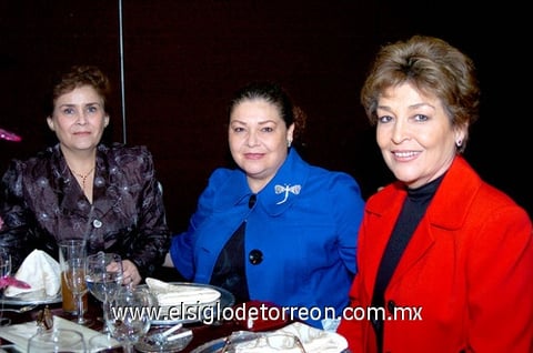 23022010 Asisten a la recepción. Valeria, Tania y Lizeth.
