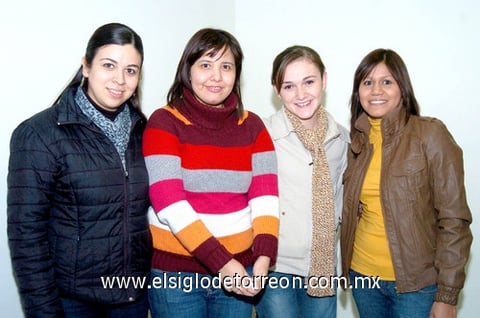 23022010 Público asistente. Fabiola Favila, Carolina Olhagaray, Mariana Torres y Flavia.