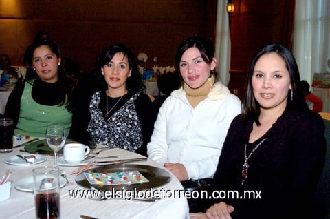 23022010 Las damas Gris de Flores, Adriana de Pérez, Adriana de Esquivel y Rosaura de Barrera disfrutaron de reciente evento.