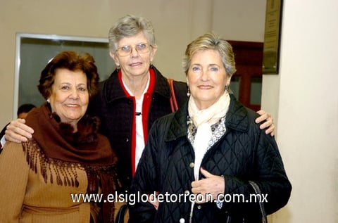 24022010 Esthela Varela, Rosario Villarreal y Phyllis Medina.
