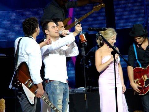 El grupo mexicano Reik se llevó esta noche las antorchas de Plata y Oro en el Festival Internacional de la Canción de Viña del Mar.