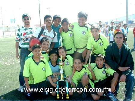 Toño´s soccer ganadores del trofeo el pasado domingo en torneo de futbol, ganaron por 'GOOOLIZA', felicidades a todos. Edna Fuentes.