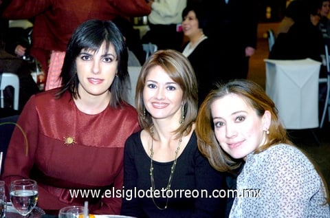26022010 Cecilia, Natalia y Rocío.