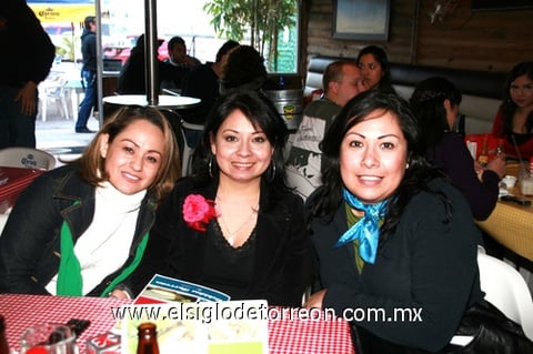 27022010 Christel Martínez, Rosy Espinoza y Salomé Ceballos.