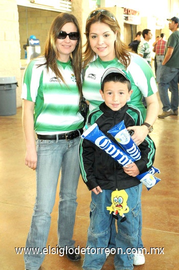 28022010 Brenda Pineda, Zwelenn Prado y Ricardo Peña.