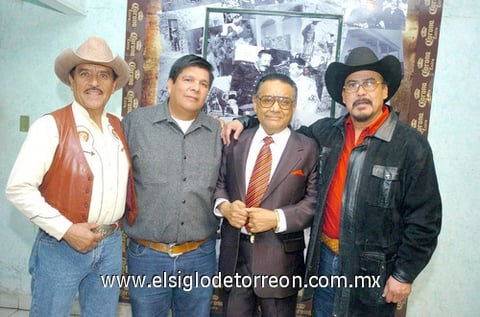 28022010 Alfredo del Orbe celebró 50 años de carrera artística en compañía de sus amigos José Fernández, Juan Carlos Parga y Víctor Manuel Pérez.