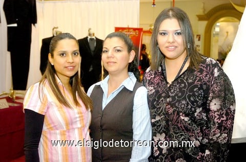 28022010 Marisela Balderas, Paula Soto y Nadia González.
