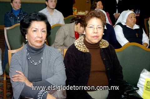 28022010 Emma Saludado y Rosa María de Ramos.