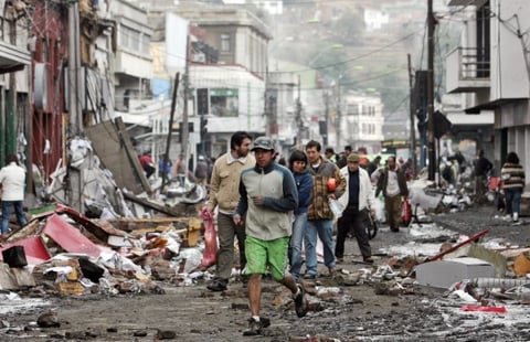 Residentes de la ciudad de Talcahuano, cercana a Concepción Chile.