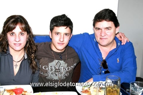 01032010 Pilar, Fernando y Ricardo.