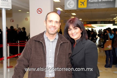 01032010 México. Fabio Preciado fue recibido por Maru Rodríguez.